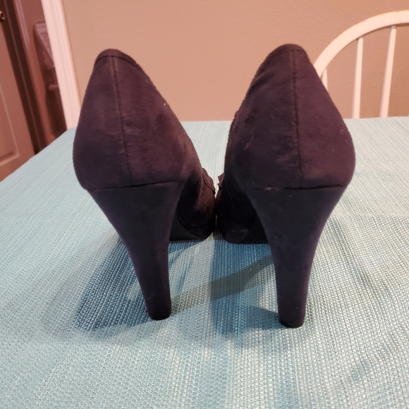 NWT Women's navy blue heels - Picture 2 of 6